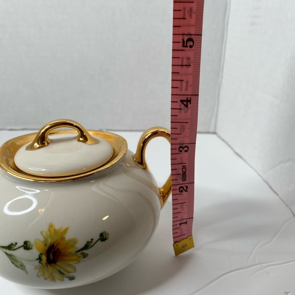 Vintage Daisy Sugar Bowl with 22 Kt gold trim - Picture 2 of 8